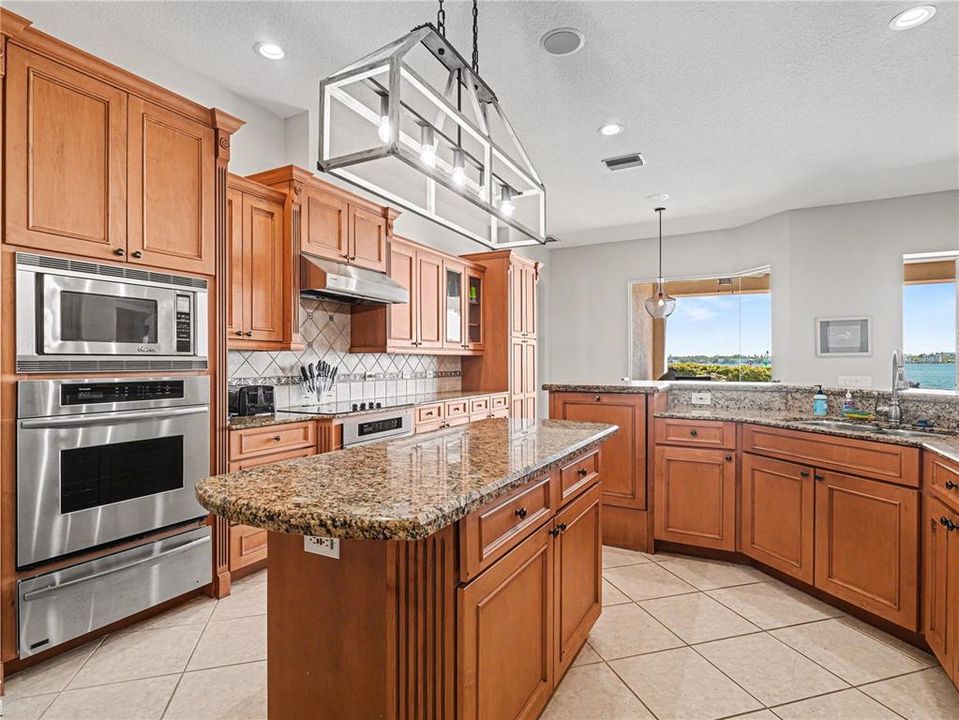 En Venta: $1,950,000 (4 camas, 3 baños, 4462 Pies cuadrados)