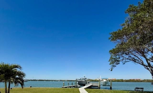 For Sale: $1,550,000 (3 beds, 2 baths, 1512 Square Feet)