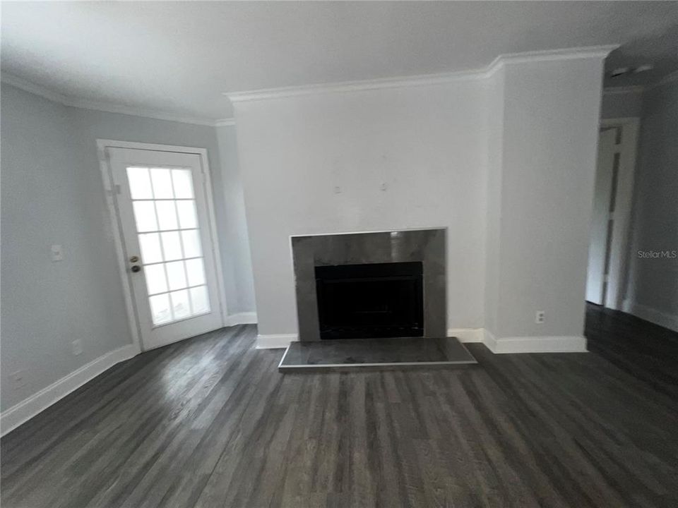 Active With Contract: $145,000 (2 beds, 2 baths, 991 Square Feet)