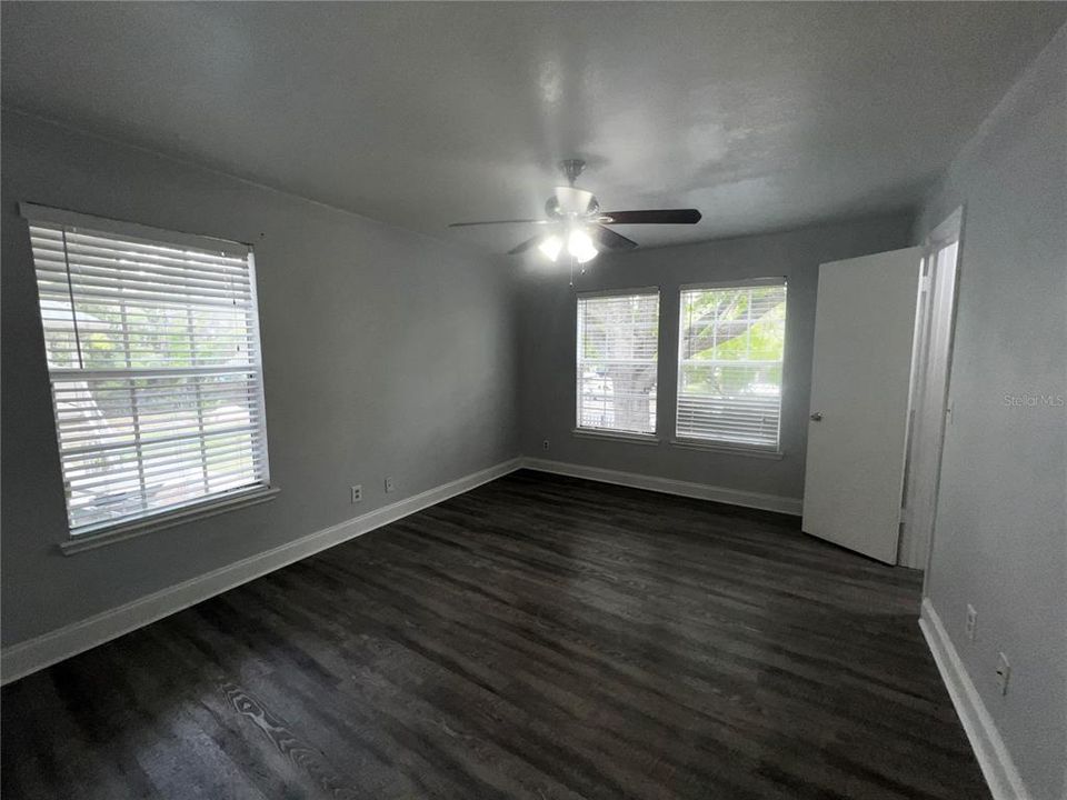 Active With Contract: $145,000 (2 beds, 2 baths, 991 Square Feet)