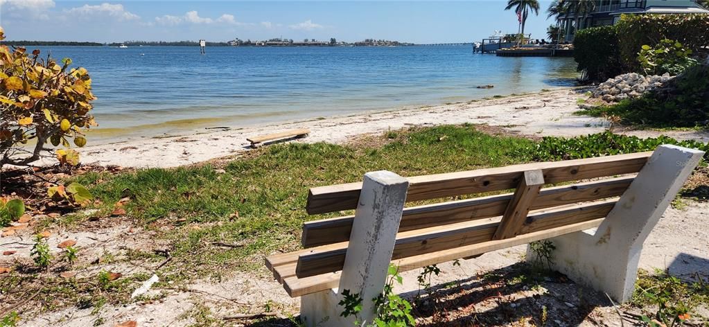 На продажу: $995,000 (0.34 acres)