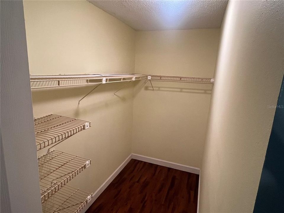 Activo con contrato: $85,000 (2 camas, 2 baños, 984 Pies cuadrados)