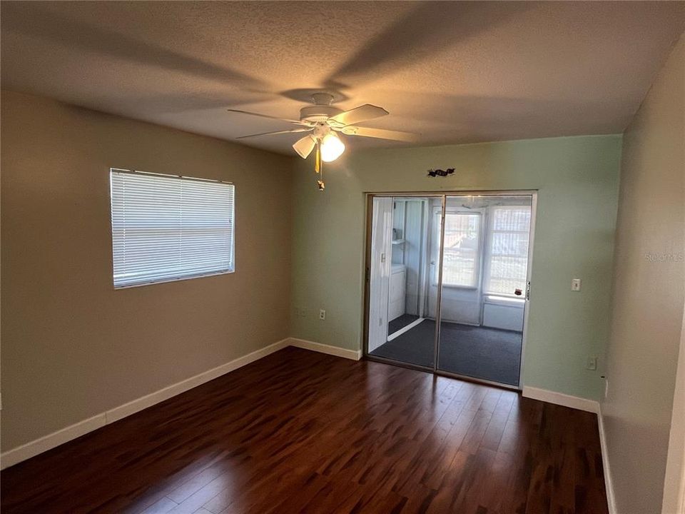 Activo con contrato: $85,000 (2 camas, 2 baños, 984 Pies cuadrados)