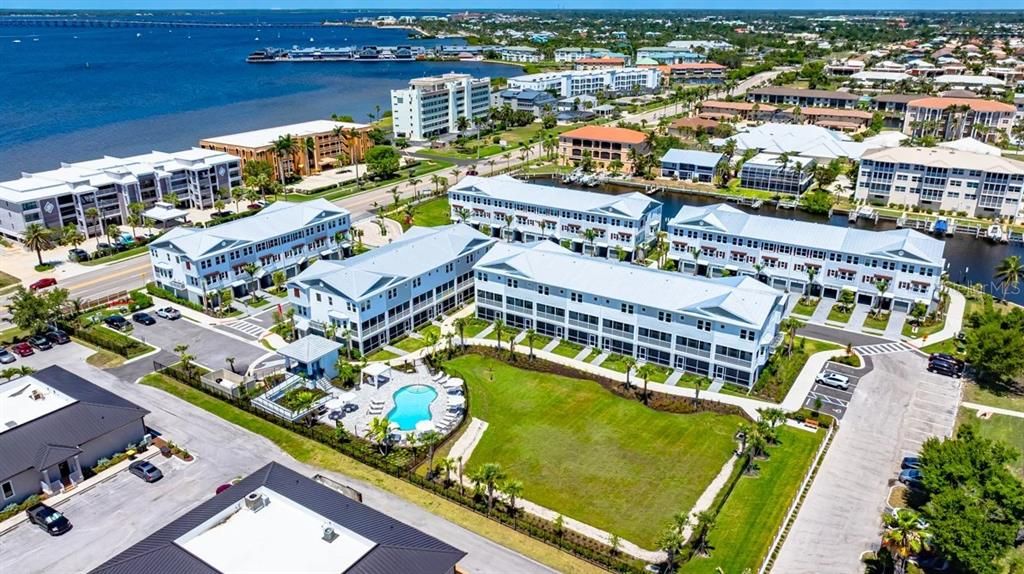 Под контрактом: $544,000 (4 спален, 3 ванн, 1867 Квадратных фут)