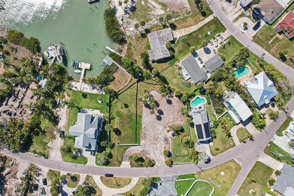 На продажу: $1,645,000 (0.70 acres)