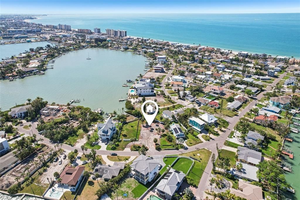 На продажу: $1,645,000 (0.70 acres)