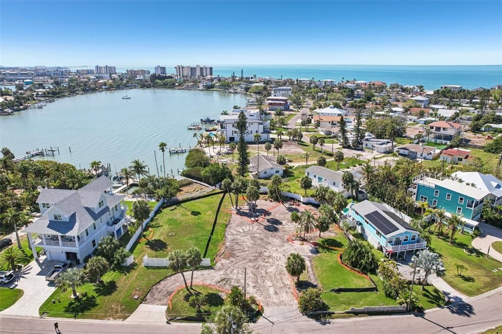 На продажу: $1,645,000 (0.70 acres)