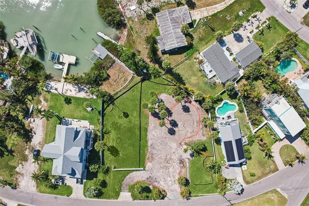 На продажу: $1,645,000 (0.70 acres)