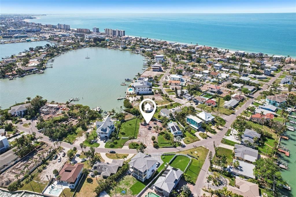 На продажу: $1,645,000 (0.70 acres)