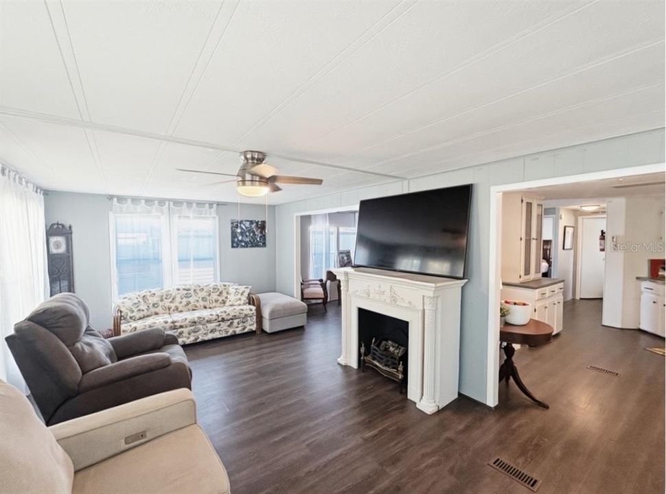 待售: $119,900 (2 贝兹, 1 浴室, 1232 平方英尺)