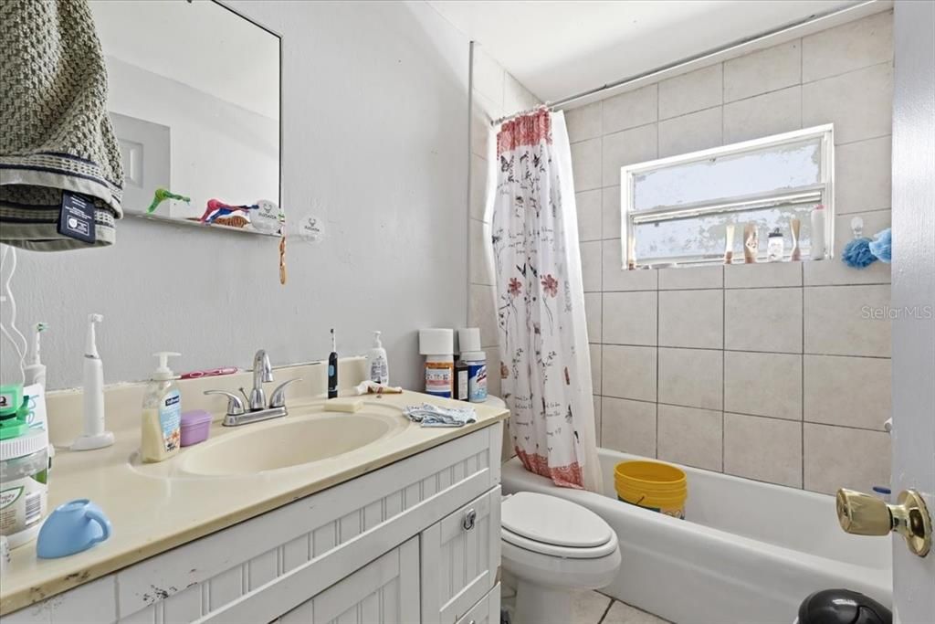 На продажу: $695,000 (8 спален, 0 ванн, 4040 Квадратных фут)