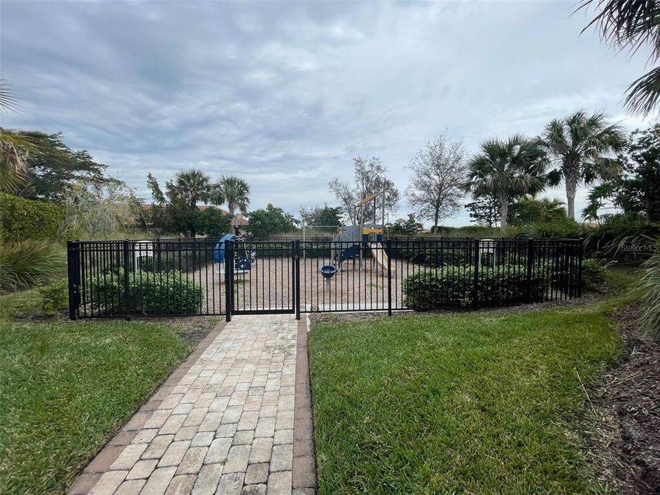 Active With Contract: $2,990 (3 beds, 2 baths, 1831 Square Feet)