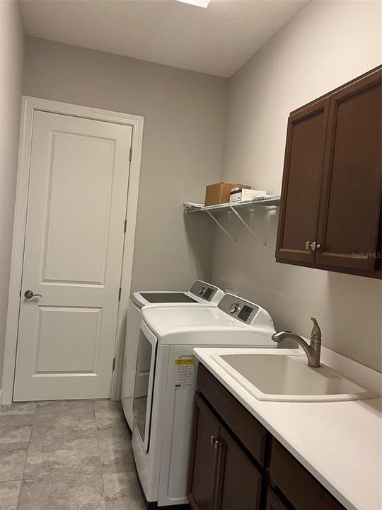 Active With Contract: $2,990 (3 beds, 2 baths, 1831 Square Feet)