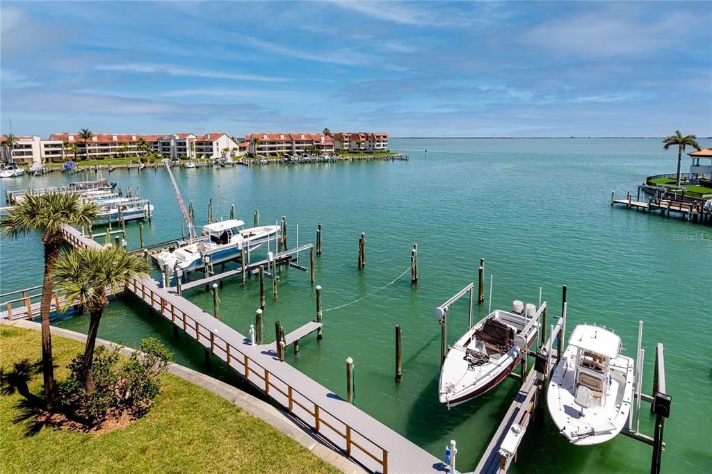 For Sale: $800,000 (2 beds, 2 baths, 1365 Square Feet)