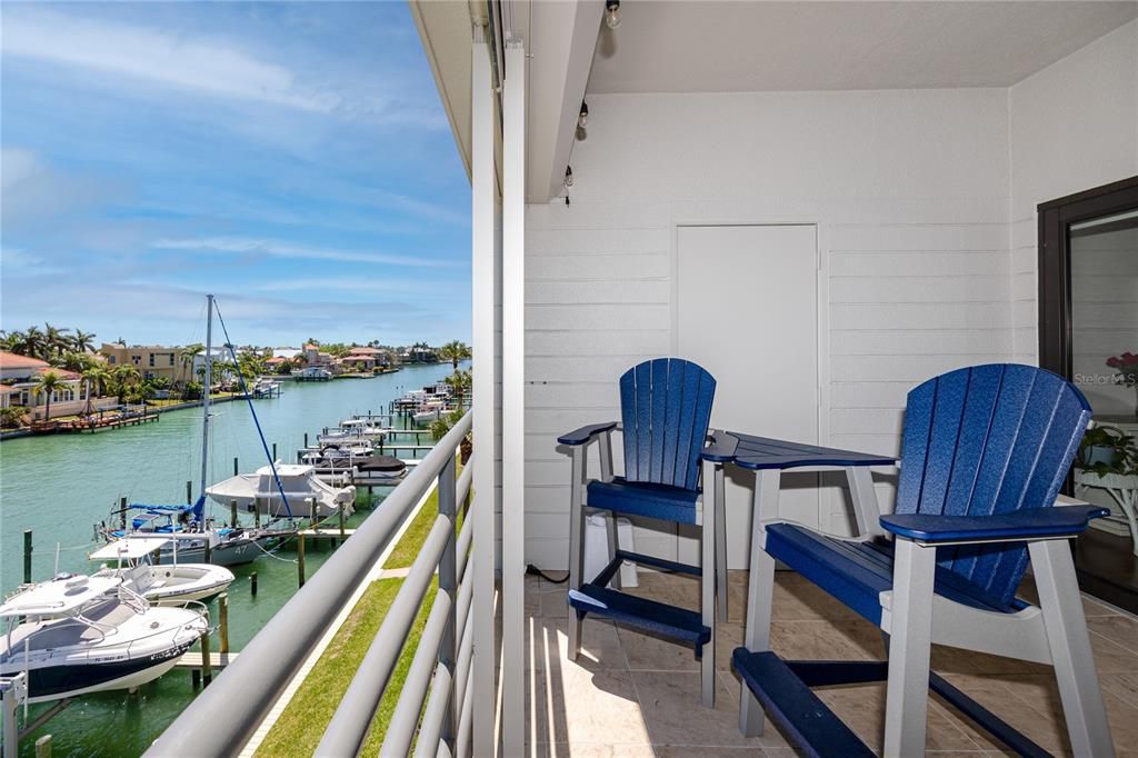 For Sale: $800,000 (2 beds, 2 baths, 1365 Square Feet)