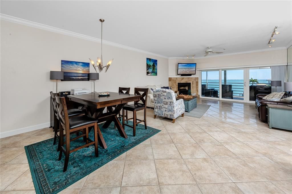 For Sale: $800,000 (2 beds, 2 baths, 1365 Square Feet)