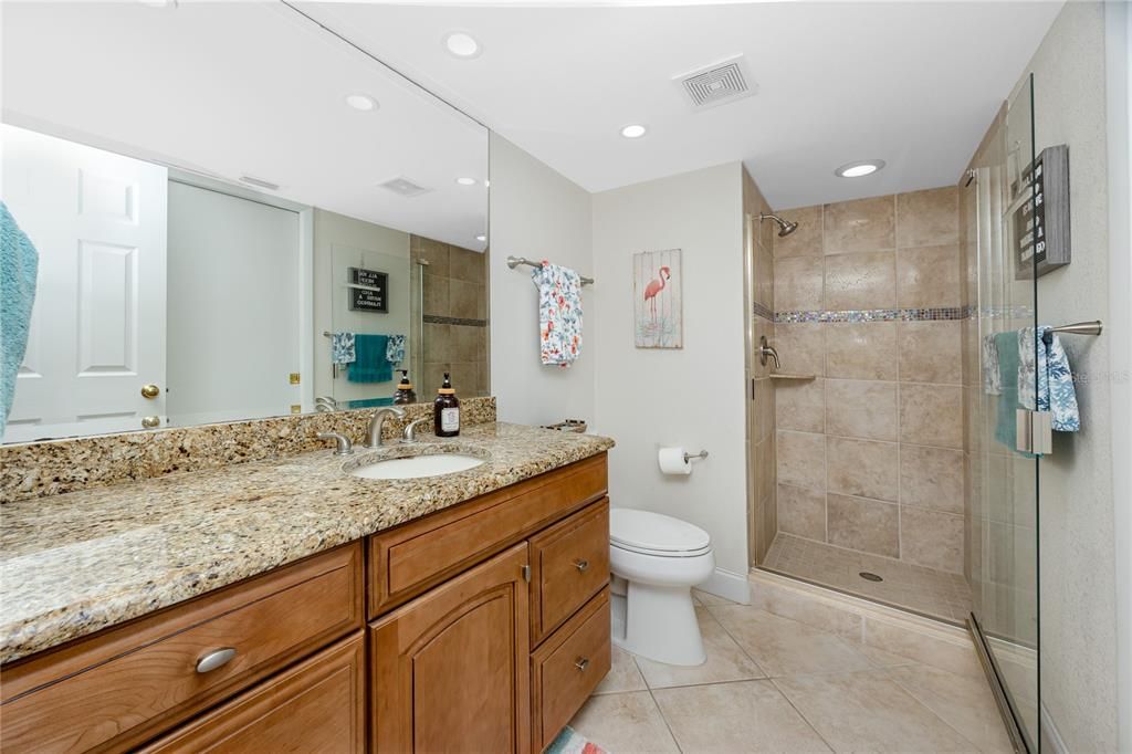For Sale: $800,000 (2 beds, 2 baths, 1365 Square Feet)