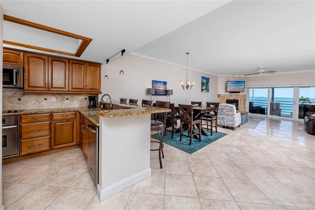 For Sale: $800,000 (2 beds, 2 baths, 1365 Square Feet)
