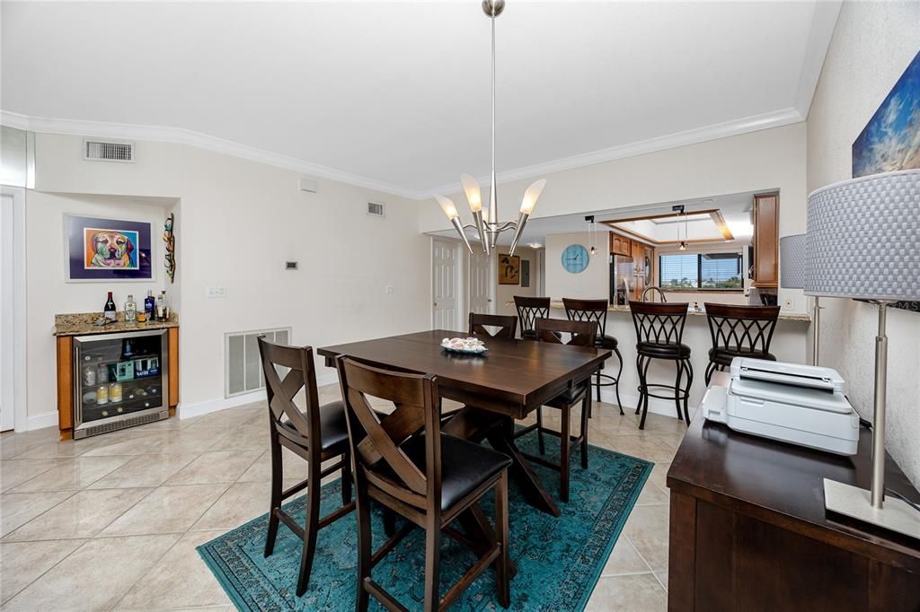 For Sale: $800,000 (2 beds, 2 baths, 1365 Square Feet)