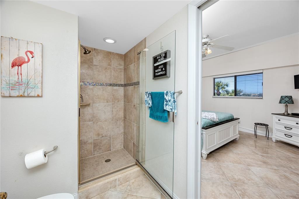 For Sale: $800,000 (2 beds, 2 baths, 1365 Square Feet)