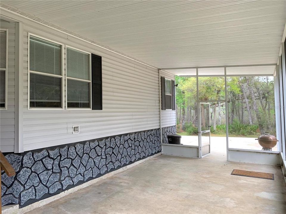 For Sale: $215,000 (3 beds, 2 baths, 1959 Square Feet)