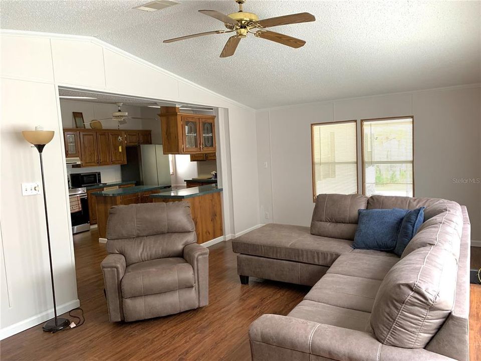 For Sale: $215,000 (3 beds, 2 baths, 1959 Square Feet)
