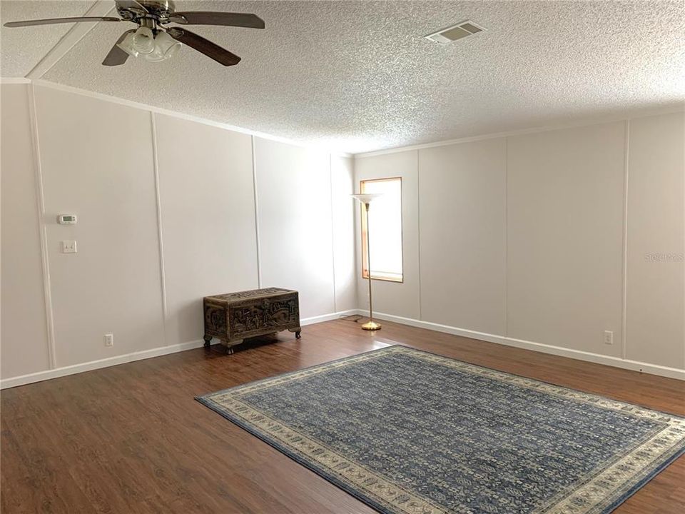 For Sale: $215,000 (3 beds, 2 baths, 1959 Square Feet)