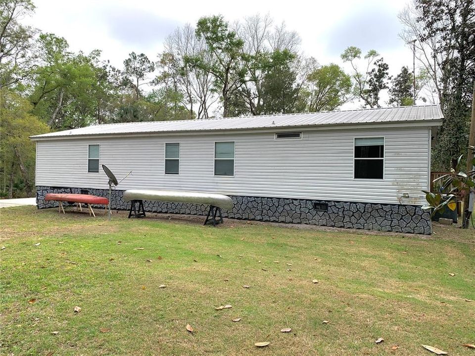 For Sale: $215,000 (3 beds, 2 baths, 1959 Square Feet)