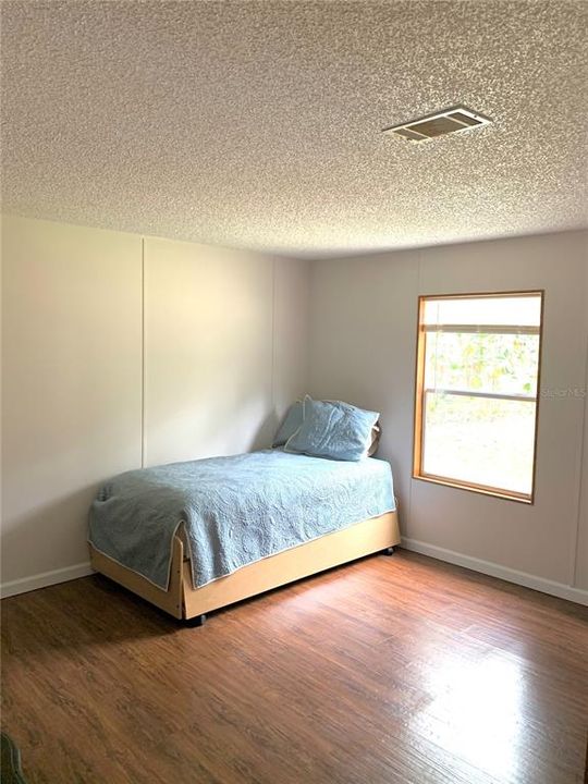 For Sale: $215,000 (3 beds, 2 baths, 1959 Square Feet)