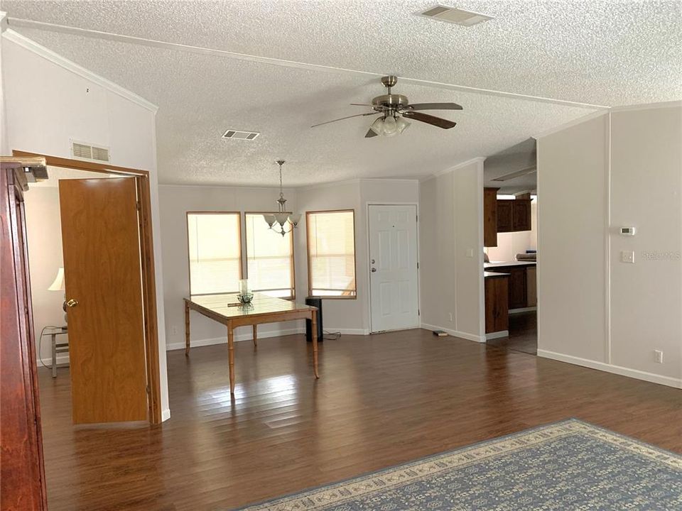 For Sale: $215,000 (3 beds, 2 baths, 1959 Square Feet)