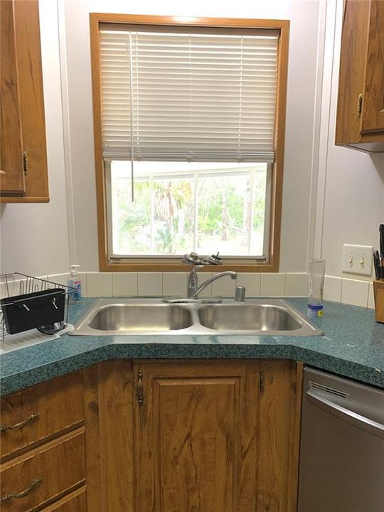 For Sale: $215,000 (3 beds, 2 baths, 1959 Square Feet)