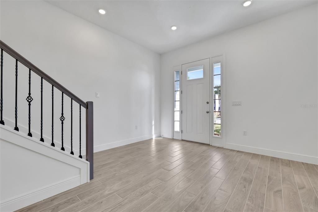 Active With Contract: $359,990 (3 beds, 2 baths, 1744 Square Feet)