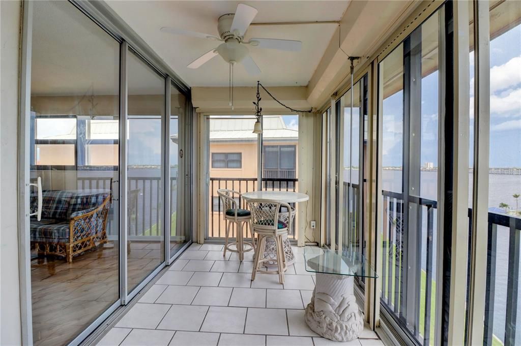 For Sale: $299,900 (2 beds, 2 baths, 1065 Square Feet)