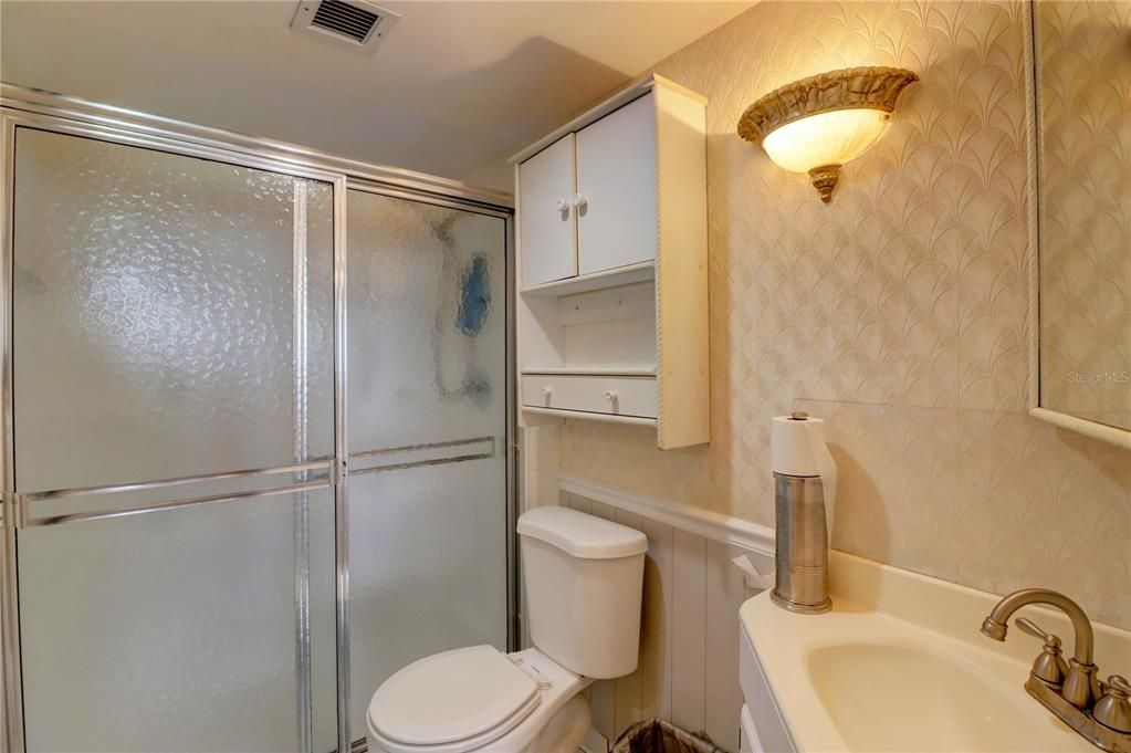 For Sale: $299,900 (2 beds, 2 baths, 1065 Square Feet)