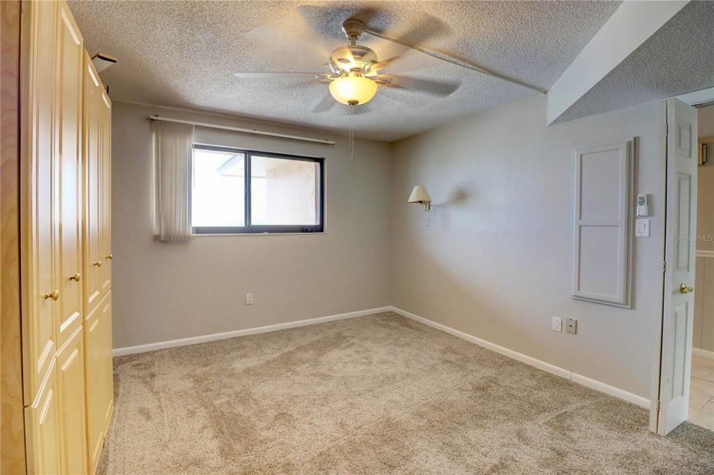 For Sale: $299,900 (2 beds, 2 baths, 1065 Square Feet)