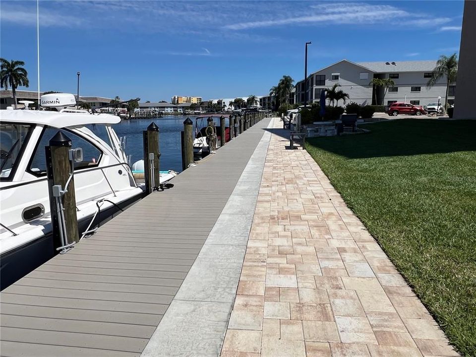 For Sale: $299,900 (2 beds, 2 baths, 1065 Square Feet)
