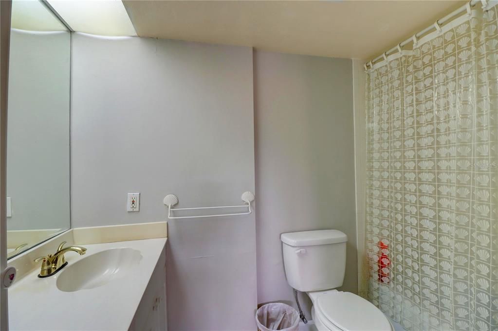For Sale: $299,900 (2 beds, 2 baths, 1065 Square Feet)