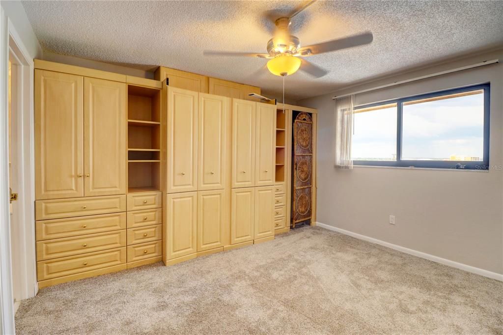 For Sale: $299,900 (2 beds, 2 baths, 1065 Square Feet)