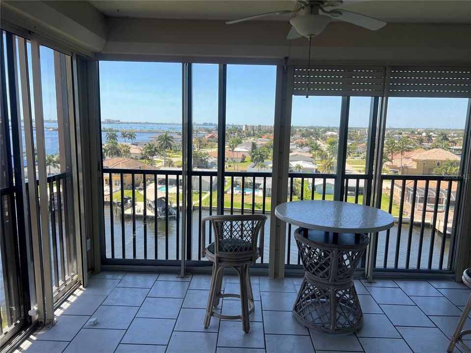 For Sale: $299,900 (2 beds, 2 baths, 1065 Square Feet)