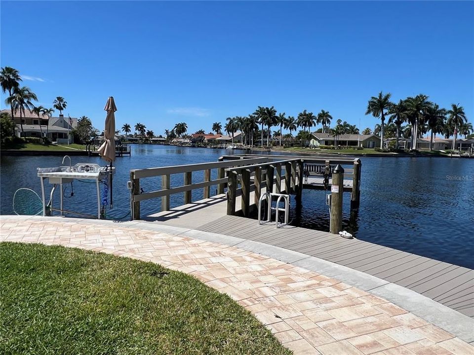 For Sale: $299,900 (2 beds, 2 baths, 1065 Square Feet)