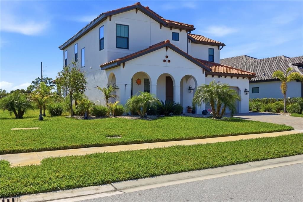 Active With Contract: $699,900 (4 beds, 3 baths, 3009 Square Feet)