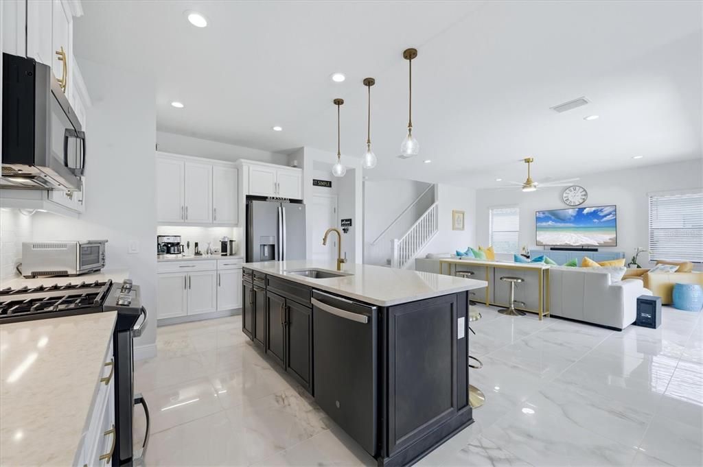 Active With Contract: $699,900 (4 beds, 3 baths, 3009 Square Feet)