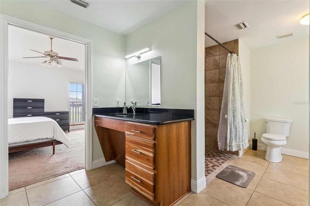 Activo con contrato: $479,900 (3 camas, 2 baños, 2446 Pies cuadrados)