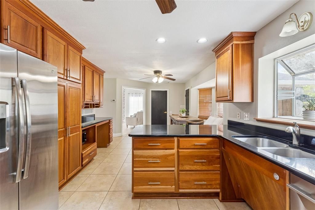 Activo con contrato: $479,900 (3 camas, 2 baños, 2446 Pies cuadrados)