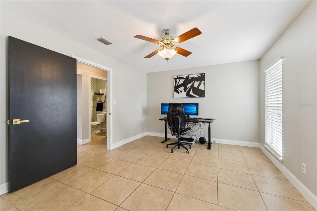 Activo con contrato: $479,900 (3 camas, 2 baños, 2446 Pies cuadrados)