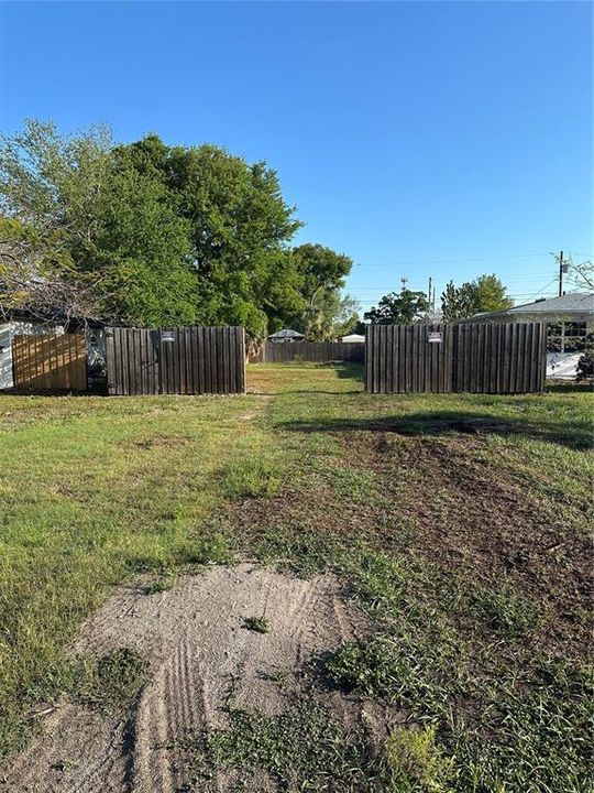 На продажу: $180,000 (0.12 acres)