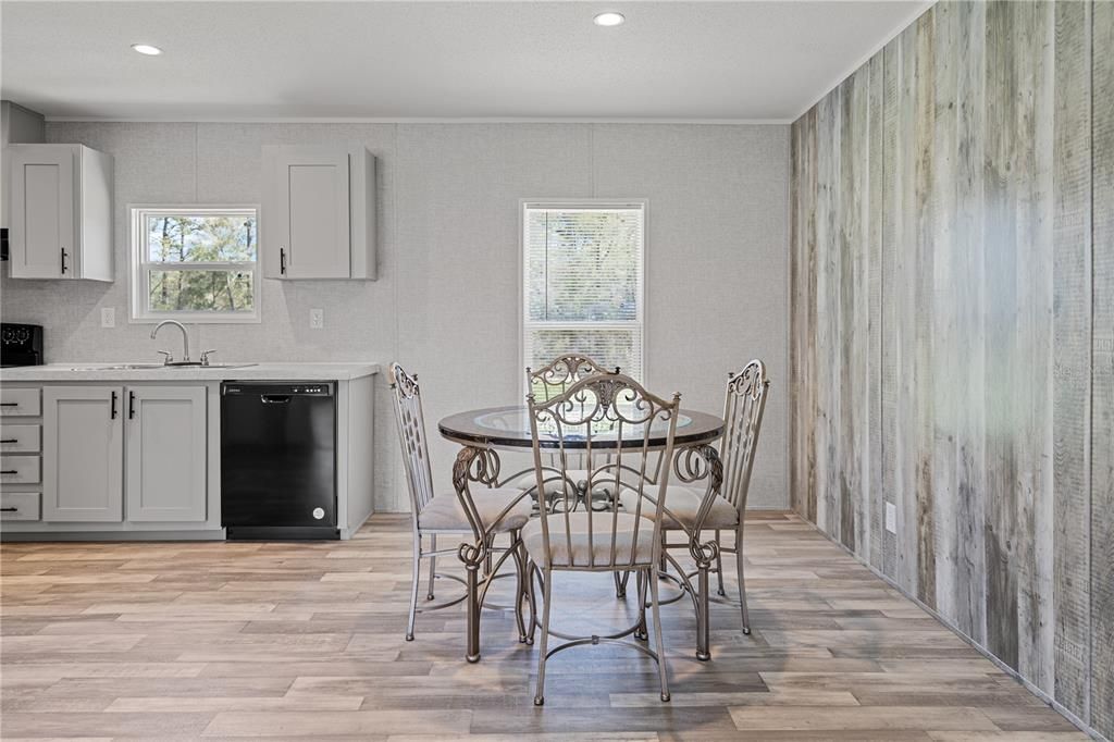 For Sale: $225,000 (4 beds, 2 baths, 1620 Square Feet)