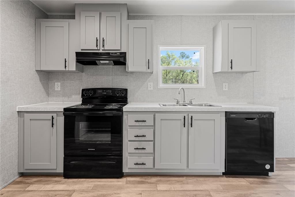 For Sale: $225,000 (4 beds, 2 baths, 1620 Square Feet)