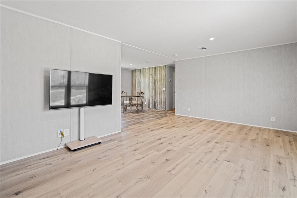 For Sale: $225,000 (4 beds, 2 baths, 1620 Square Feet)