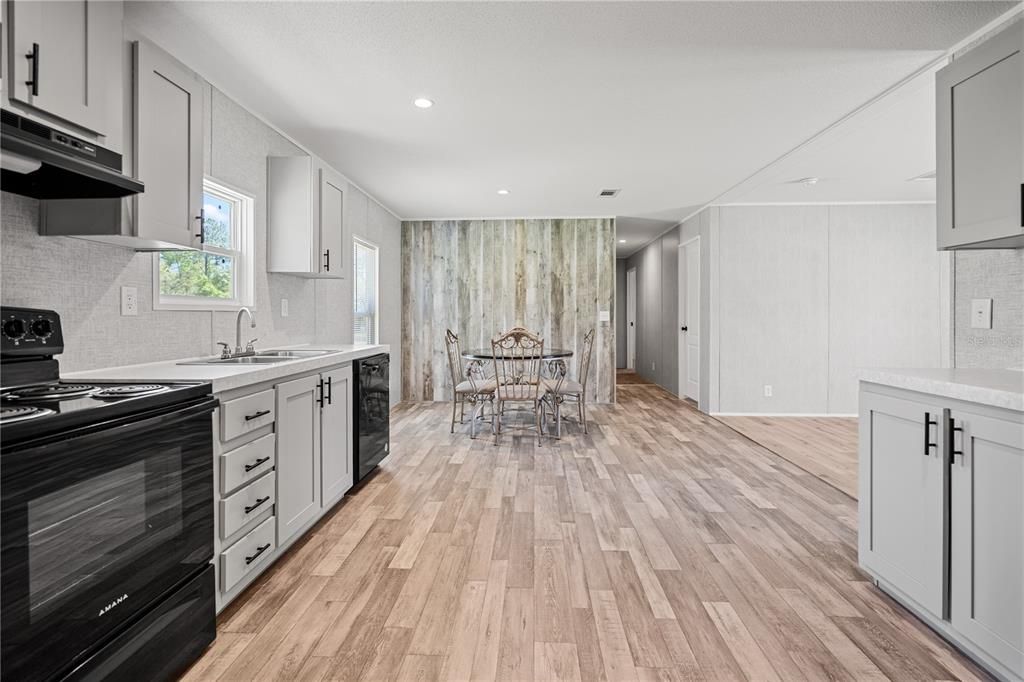 For Sale: $225,000 (4 beds, 2 baths, 1620 Square Feet)